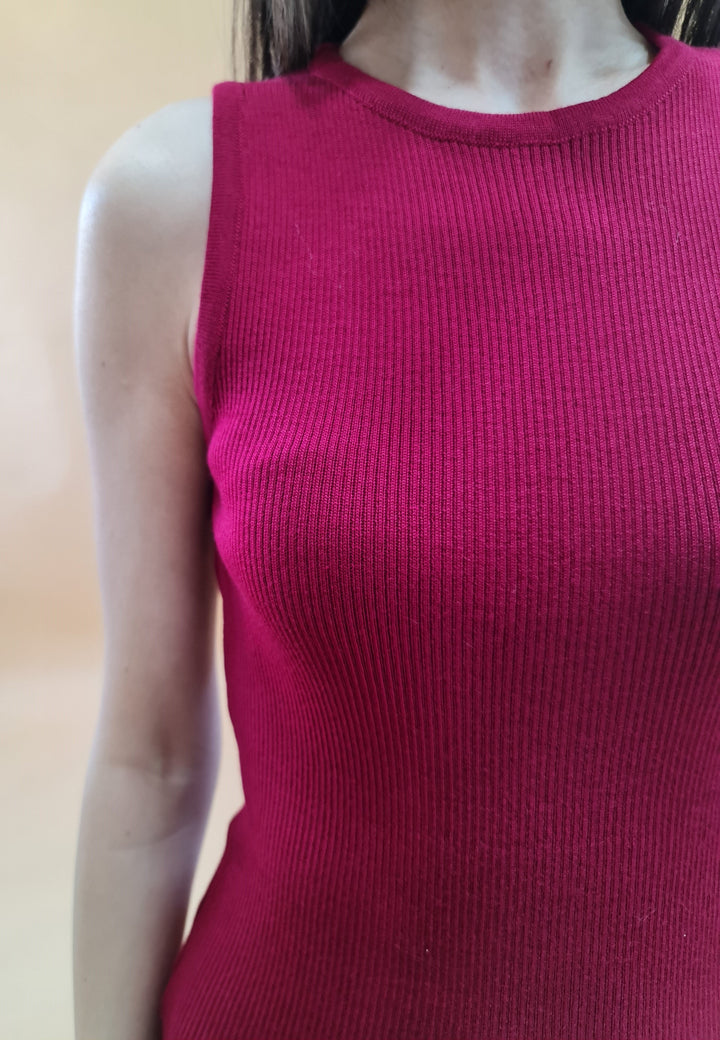 Woman wearing a sleeveless ribbed red top