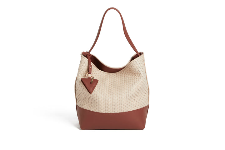 Alt tag: Stylish woven beige and brown leather handbag with shoulder strap