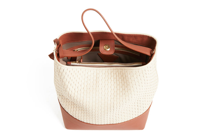 Alt tag: Stylish woven beige and brown leather handbag with shoulder strap