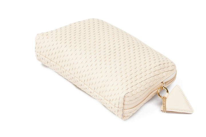 Woven beige leather crossbody bag with strap and zipper closure.