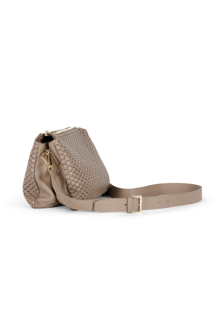 Alt tag: Elegant woven leather crossbody bag in beige