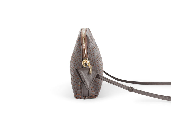 Alt tag: Stylish brown woven leather handbag with shoulder strap