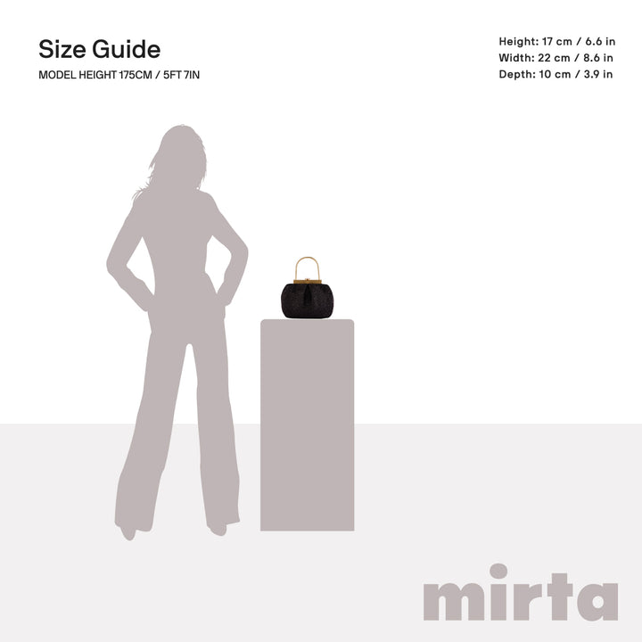 Handbag size comparison guide with model and measurements: 17 cm height, 22 cm width, 10 cm depth - Mirta