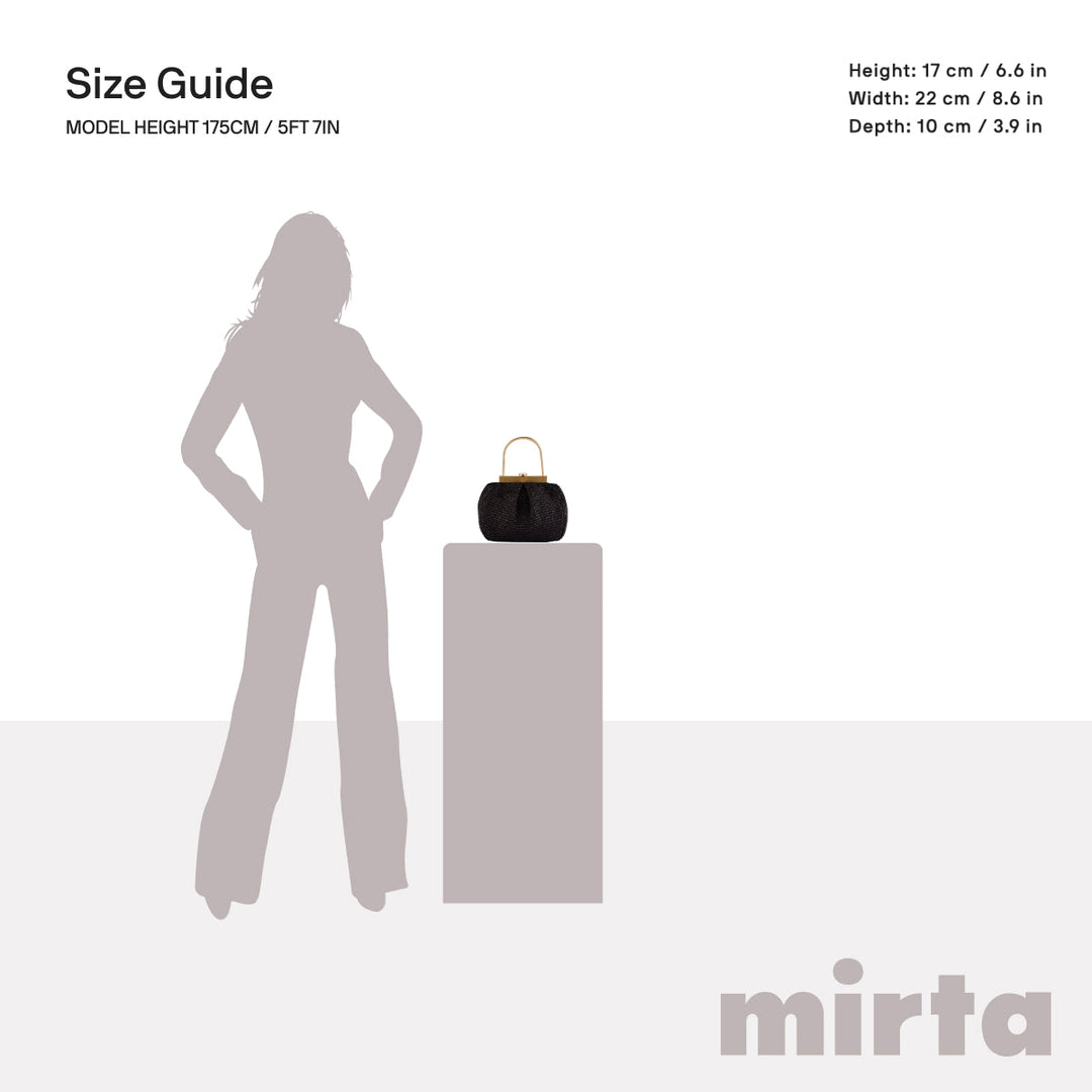 Handbag size guide with model height comparison and bag dimensions