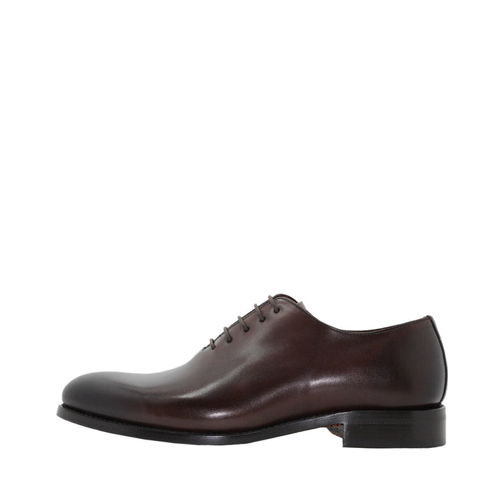 Men's elegant brown leather oxford shoe with laces and low heel