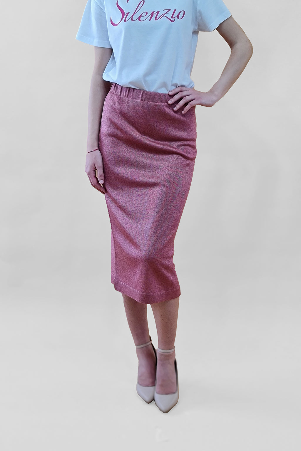 Woman wearing pink midi skirt and Silenzo t-shirt with high heels