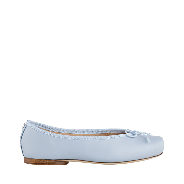 Light blue ballerina flat shoe with a bow and wooden sole